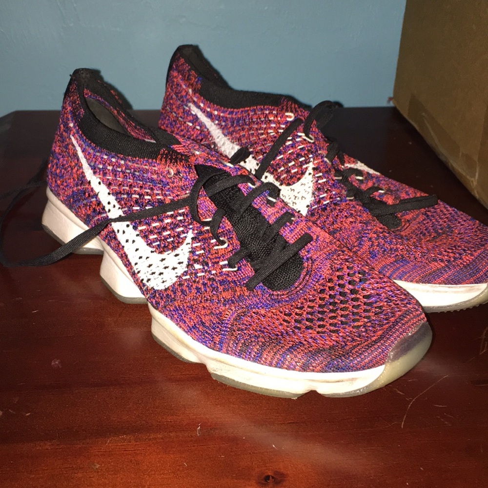 Women’s Nike “Flyknit Run Zoom”